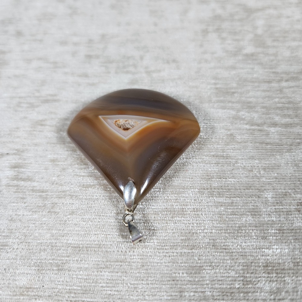 polished brown agate pendant with a sparkling triangular druzy center 2.75" - Picture 6 of 8